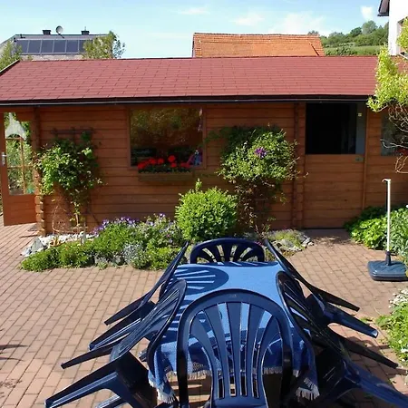 With 2 Bedrooms Semesterbostad