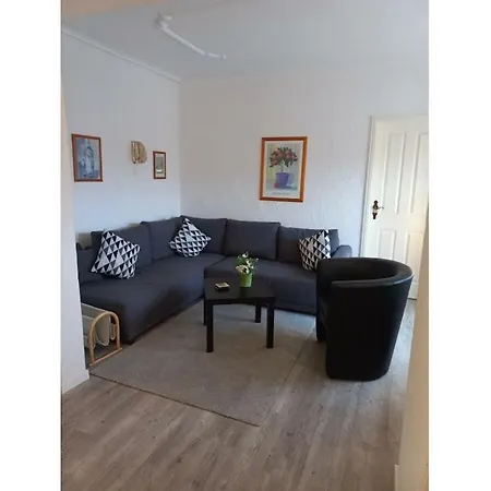 With 2 Bedrooms Semesterbostad *