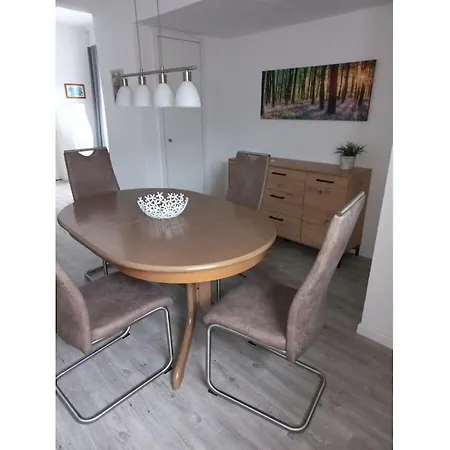 With 2 Bedrooms Semesterbostad