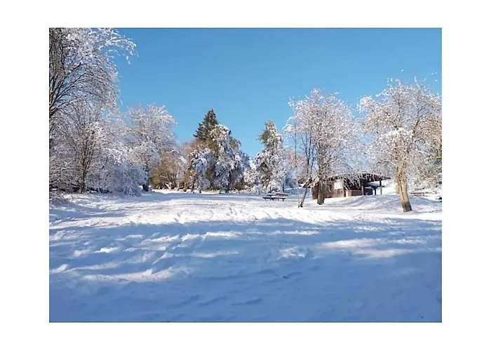 With 2 Bedrooms Semesterbostad *